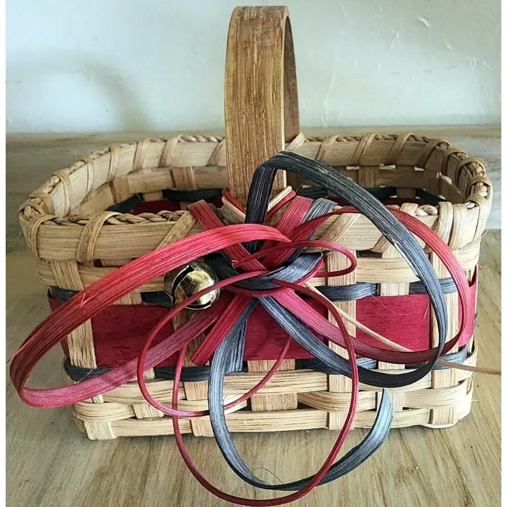 Vintage 2002 Small Woven Basket With Bow & Bell 7x4